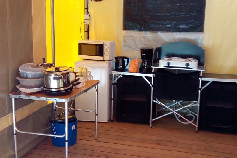 Bungali 2 chambres 5 personnes trigano maldives bungalow toilé Camping Du Vieux Chateau Rauzan cuisine