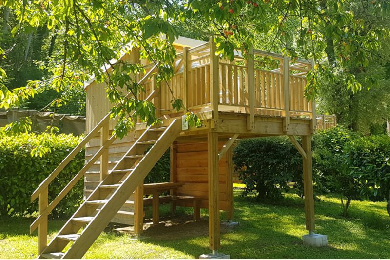 Campetoile Tente sur pilotis cabane perchée Camping Du Vieux Chateau Rauzan général