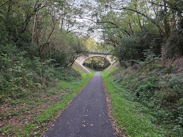 canal des 2 mers à vélo piste lapebie camping du vieux chateau rauzan