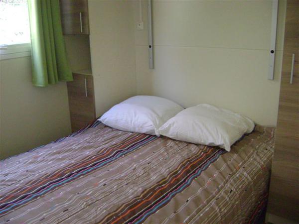 chambre 1 chalet samoa 3 chambres 6 personnes camping du vieux chateau rauzan