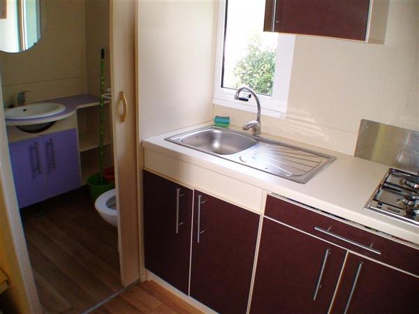 cuisine chalet 5 personnes camping du vieux chateau rauzan