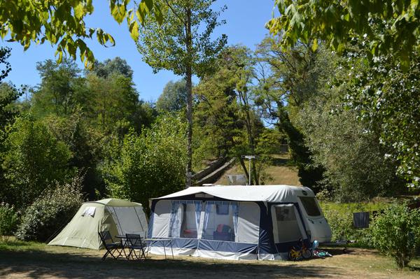 emplacements coté source camping du vieux chateau rauzan