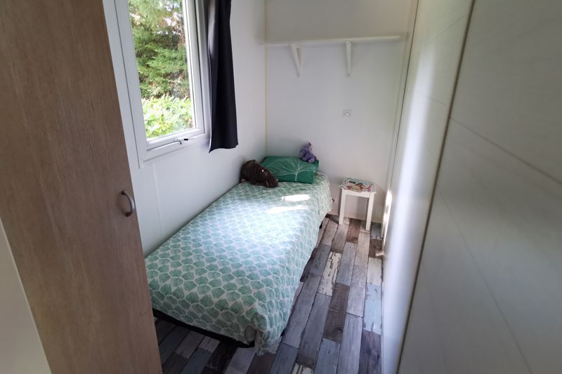 Mobil home 2 chambres 3 personnes Camping Du Vieux Chateau Rauzan chambre 2