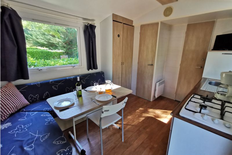 Mobil home 2 chambres 3 personnes Camping Du Vieux Chateau Rauzan séjour
