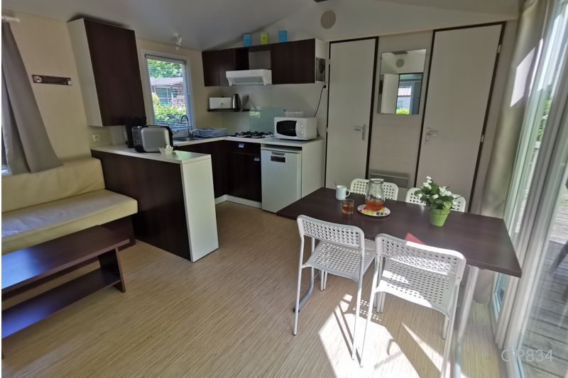 Mobil home 2 chambres 4 personnes Camping Du Vieux Chateau Rauzan op834 séjour