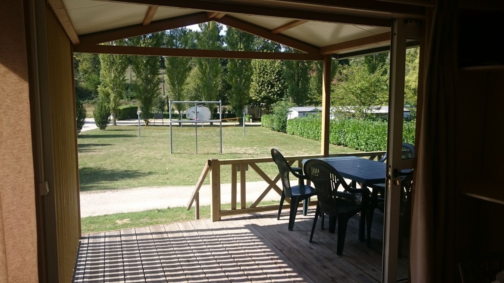 sejour chalet morea 2 chambres 5 personnes camping du vieux chateau rauzan